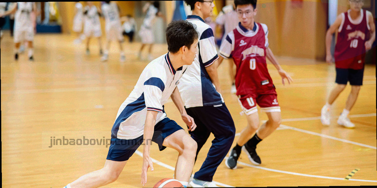 三段渐进的暖橙路径由左向右延伸，每段末端有圆形节点